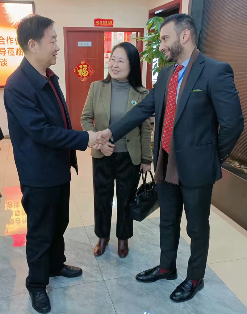 驻华使节商务联盟（ECCAC）战略合作伙伴巴基斯坦联合银行首席代表莅临岳氏集团访问洽谈
