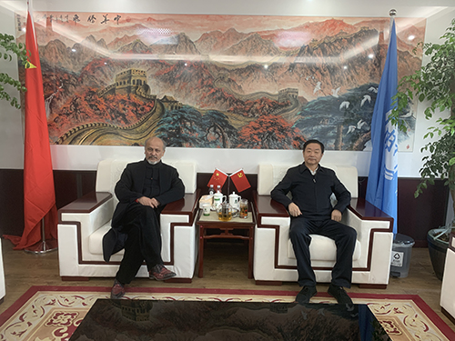 白求恩医疗队队长艾尼瓦尔·买买提先生到访北京岳氏集团
