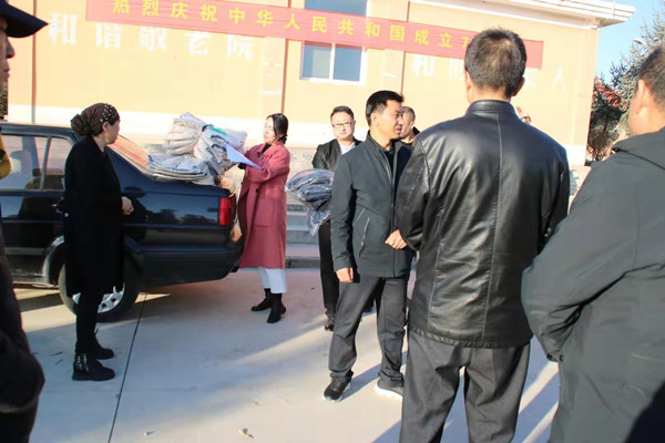 宁夏岳氏志愿者到敬老院“送爱心 送温暖”