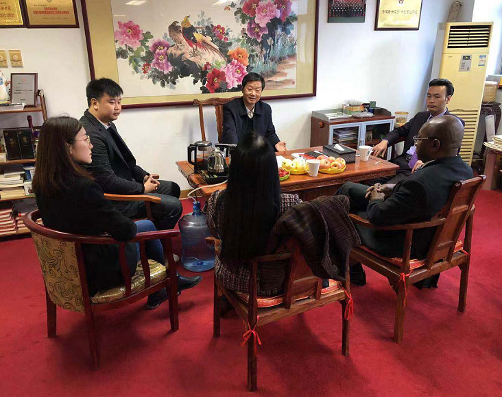 加纳公使莅临岳氏集团