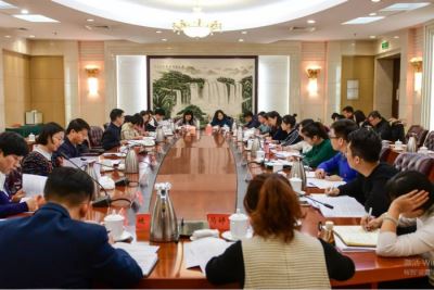 共青团宁夏区委十二届二次全体(扩大)会议期间与会代表展开热议