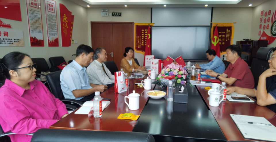 岳氏集团与朱元曾会长共商大健康未来 三大特膳食品方案引领功能食品新方向